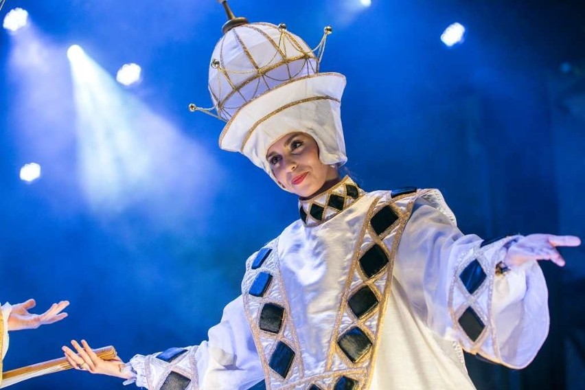 Tłumy krakowian tańczyły na Rynku Głównym. Trwa finałowy weekend Festiwalu Tańców Dworskich Cracovia Danza