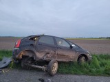 Zagadkowy wypadek w Bukowiu w powiecie namysłowskim. Osobówka wypadła z drogi. Kiedy przyjechały służby, na miejscu nikogo nie było