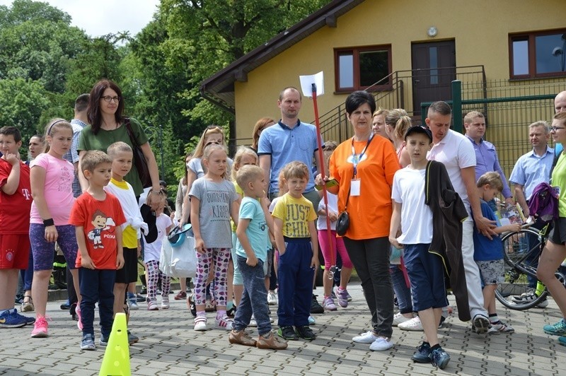 Pobiegli i dołożyli swoje cegiełki do domu dla Kuby