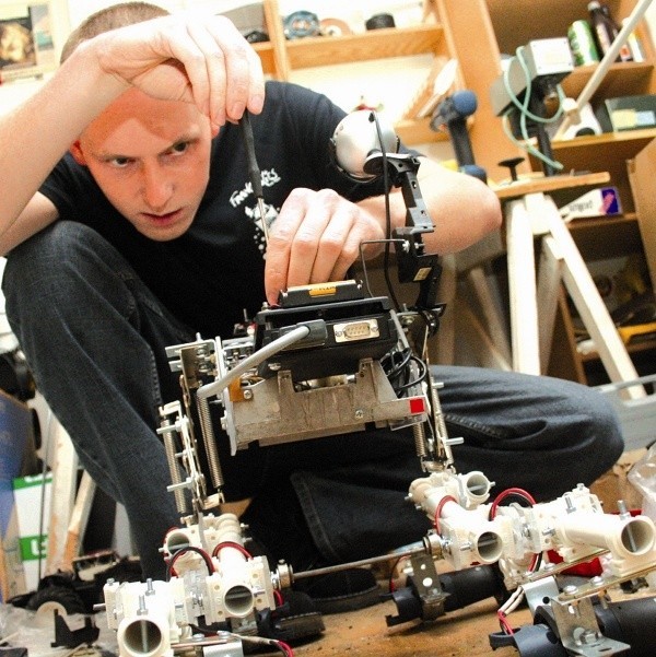 Wojtek Głażewski zbudował swojego robota w piwnicy z tego, co akurat miał pod ręką