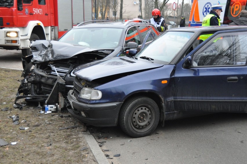 Rozbite samochody na ulicy Mickiewicza w Szczecinku