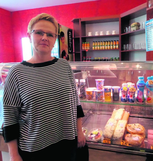 Anna Marczyk od tego roku prowadzi kawiarenkę w Zespole Szkół Ogólnokształcących nr 1 przy ul. Norwida. Sprzedaje zapiekanki, ale także zdrowe kanapki, sałatki warzywne, soki i koktajle owocowe