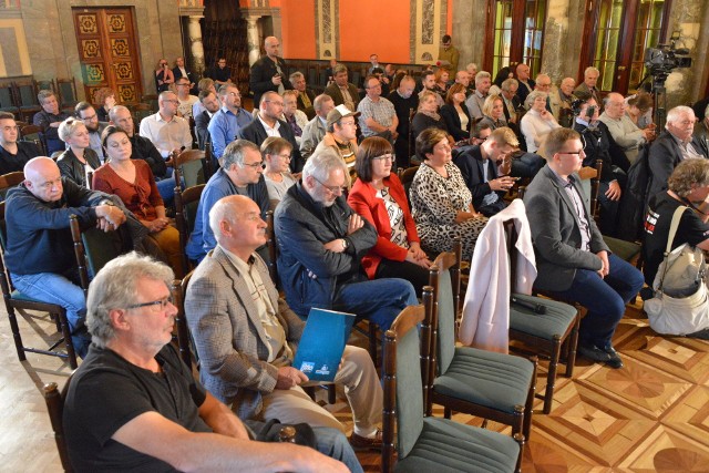 Na spotkanie z politykami Platformy Obywatelskiej w Wojewódzkim Domu Kultury w Kielcach przyszło niespełna 100 osób, w tym dużą grupę stanowili działacze lokalnych struktur partii. 