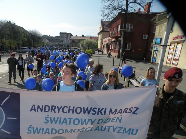 Uczestniczy ubrali się na niebiesko