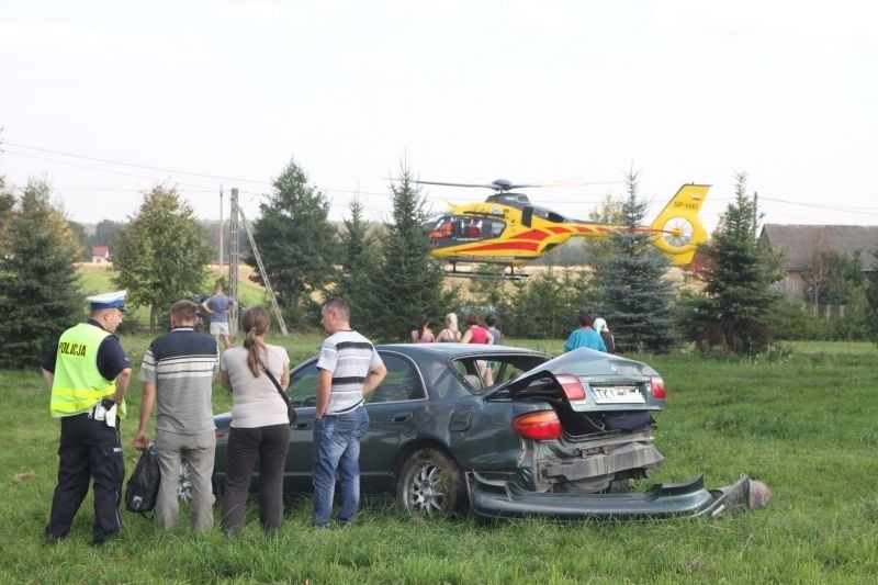 Mazda po koziołkowaniu w Chełmcach