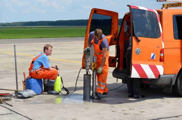 archiwum portu lotniczegoNa płycie postojowej już przeprowadzono badania i sprawdzono, jak ciężkie samoloty mogą na niej bezpiecznie stać.