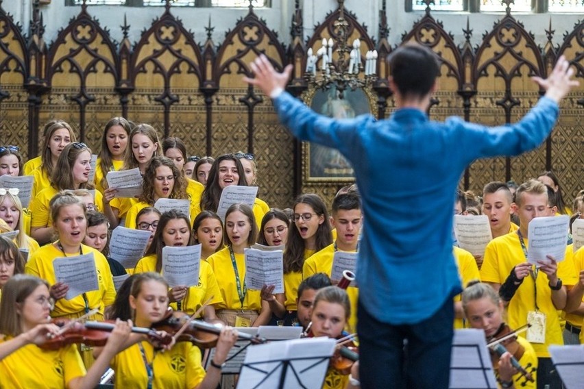 Obóz stypendystów Fundacji "Dzieło Nowego Tysiąclecia" trwać...