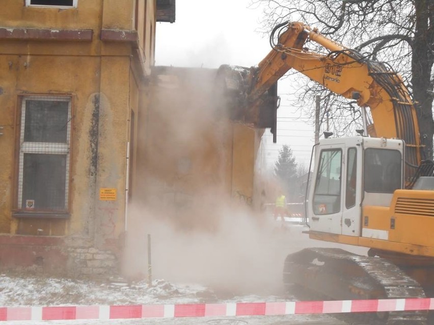 Tak przechodzi do historii dworzec PKP w Dąbrowie Górniczej...