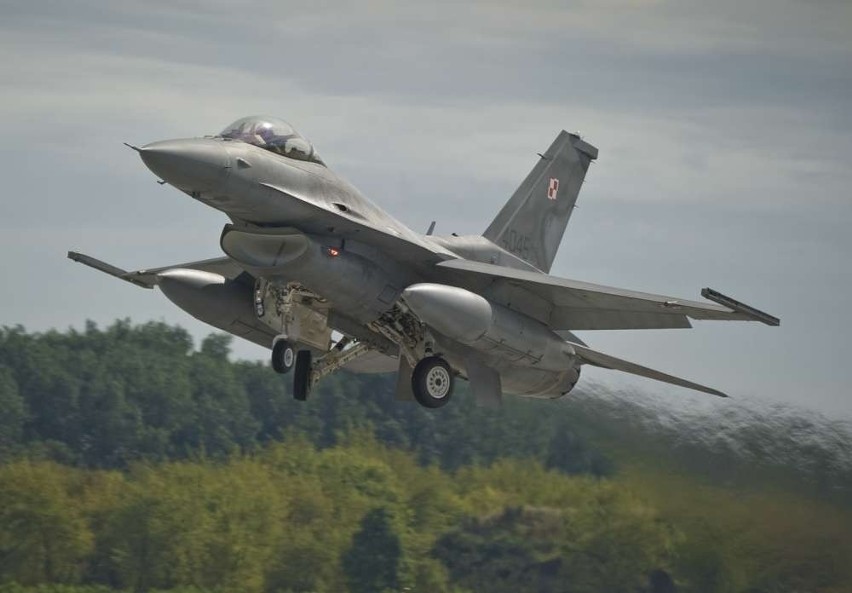 Nasze F-16 i Herkulesy lecą na Air Show do Radomia [ZDJĘCIA, FILMY]