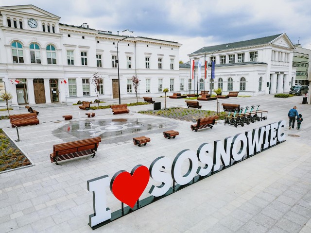 Nowa instalacja stanęła przy dworcu PKP w Sosnowcu pod koniec kwietnia 2023 roku.