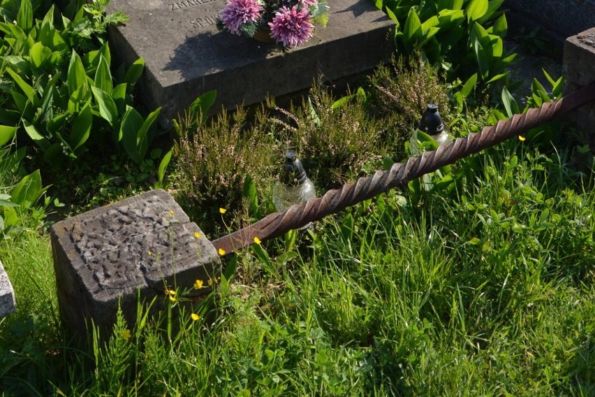 Hiena cmentarna z Zawiercia: Okradał groby [ZDJĘCIA]