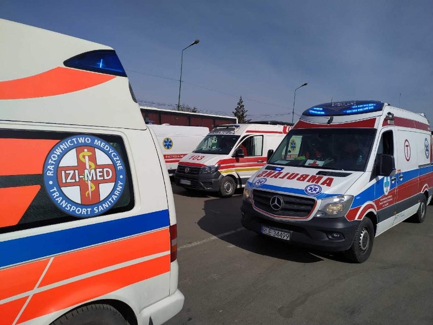 IZI-Med z Białobrzegów pomógł w ewakuacji najciężej chorych dzieci ze szpitala we Lwowie. Karetka pojechała do Ukrainy