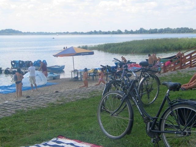 W nadchodzącym sezonie właściciele rowerów za wjazd na Jezioro Tarnobrzeskie będą zwolnieni z obowiązku wykupienia biletu. Podobnie jak piesi i właściciele samochodów, posiadający grupę inwalidzką.
