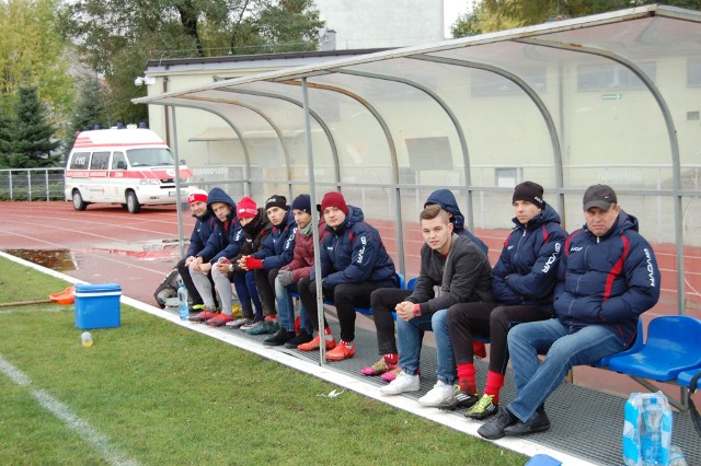 Grzegorz Wesołowski (z prawej) udanie zadebiutował w roli trenera Wisły. Jego nowy zespół wygrał z Unią 1:0. Teraz mecz w Jarosławiu