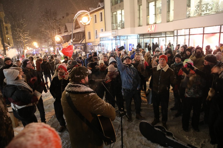 Zakopane nie zasypia. Sobotni wieczór na Krupówkach