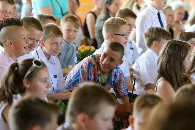 Zakończenie roku szkolnego w Zespole Szkół nr 16 na Rubinkowie odbyło się w tym roku 24 czerwca. W przyszłym roku będzie wcześniej, bo 23 czerwca