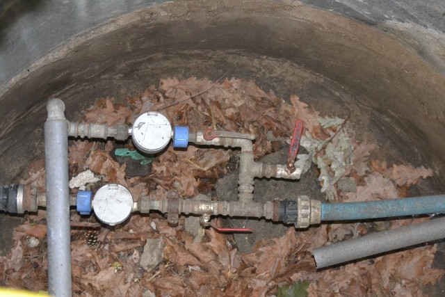 „Wodociągi” montują liczniki pomiaru wody, wymieniają je po pięciu latach. Koszty ponosi właściciel domu. Do kogo należą?
