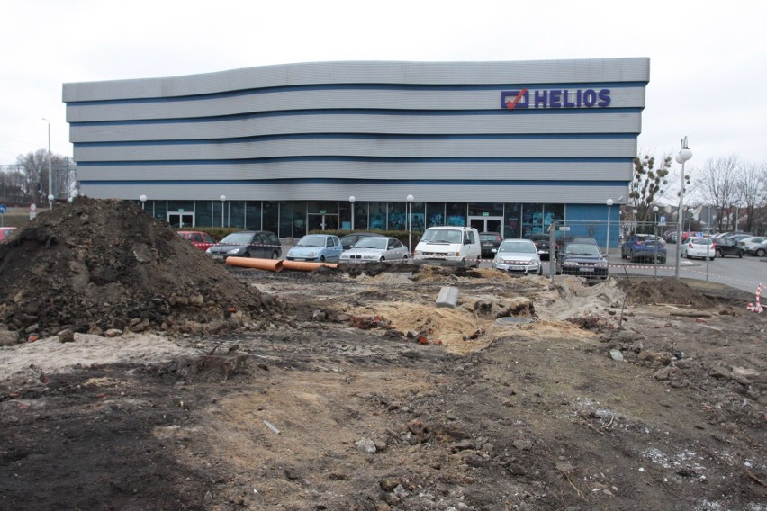 Radom. Przebudowa parkingu przed kinem Helios. Będzie dużo więcej miejsc dla samochodów 