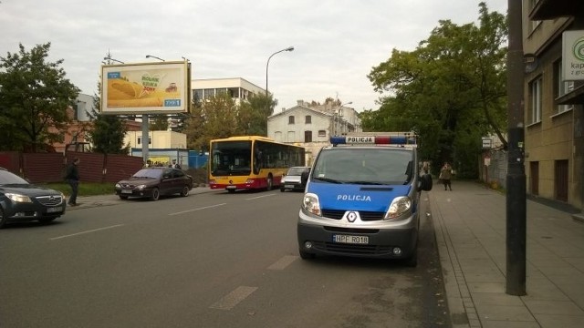 Kierowca renaut megane i autobusu MPK linii 57, po tym jak doszło do kolizji na ul. Wólczańskiej w pobliżu ul. Czerwonej nie mogli opanować emocji.