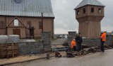 Budowa nowego muru kościelnego w Bebelnie w gminie Włoszczowa. Wraz z wiosną wznowiono prace. Zobaczcie zdjęcia