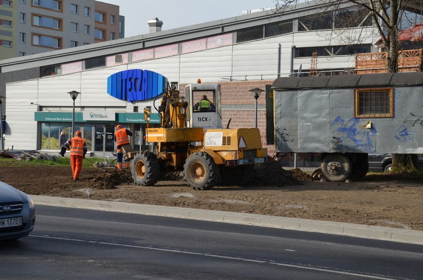 Wrocław: Nowa zatoka autobusowa i sygnalizacja świetlna na Bajana (ZDJĘCIA)