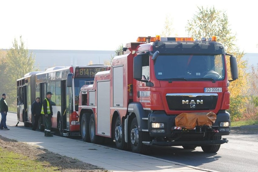 W Czeladzi tir zderzył się z autobusem miejskim [ZDJĘCIA]