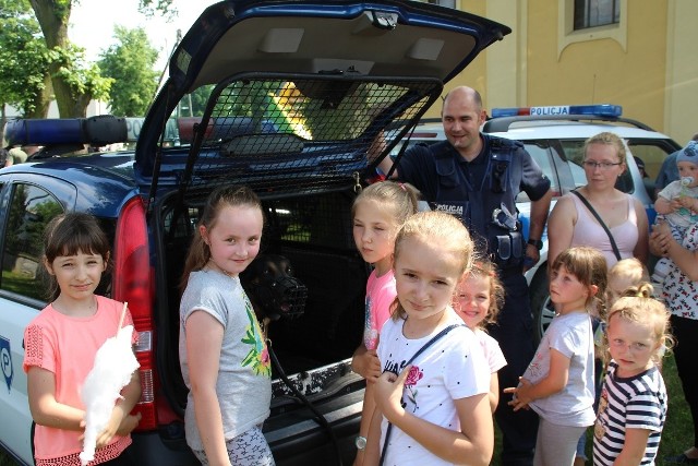 Na pikniku w Sadkach zaprezentują się dziecim m.in. policjanci z KPP w Nakle. Często ich spotkać można na plenerowych imprezach w powiecie