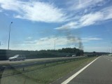 Pożar auta na A2! Palił się samochód osobowy na wysokości węzła Emilia [zdjęcia]