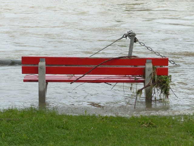 Woda w Narwi przekroczyła stany alarmowe. W województwie podlaskim mogą wystąpić podtopienia