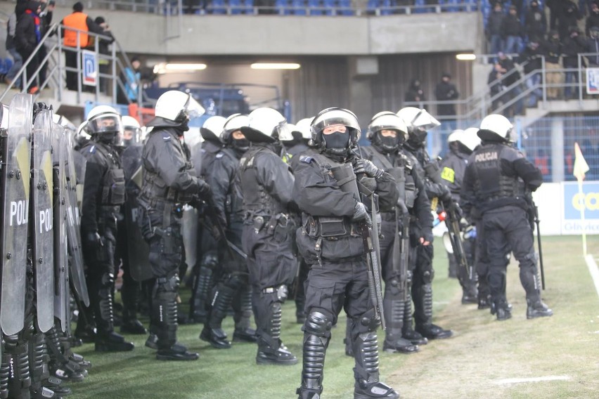 Piast - Górnik: zadyma na stadionie