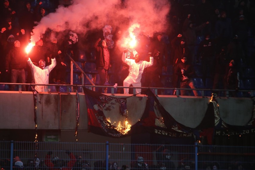 Piast - Górnik: zadyma na stadionie