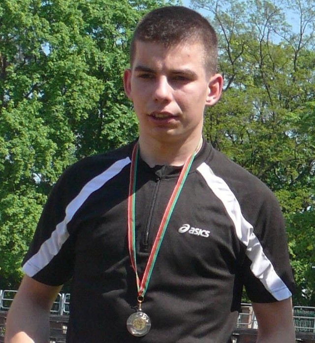 Arkadiusz Kwiatkowski wygrał bieg na 2000 m chłopców.