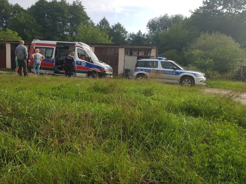Tajemnicza śmierć. W Łukowej w gminie Chęciny w stawie znaleziono ciało mężczyzny 