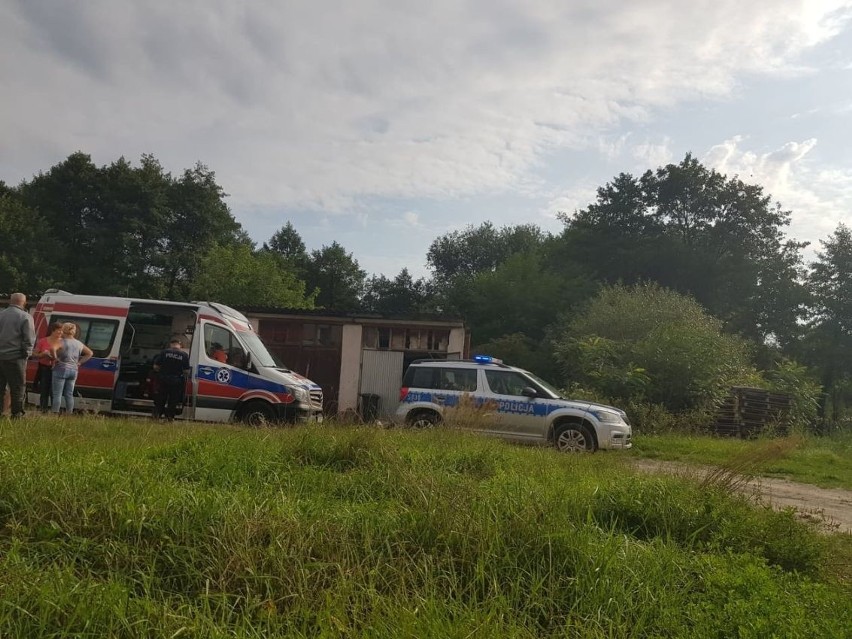 Tajemnicza śmierć. W Łukowej w gminie Chęciny w stawie znaleziono ciało mężczyzny 