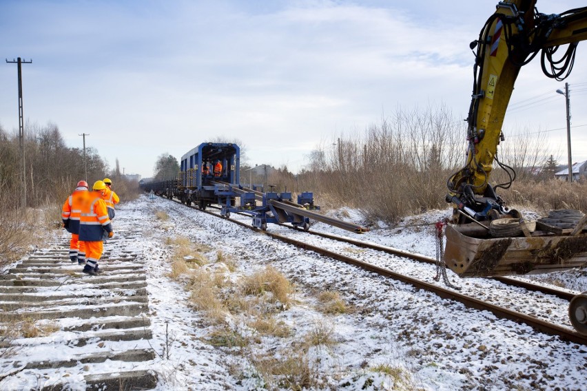 Rozpoczęły się prace przy rewitalizacji linii kolejowej nr...