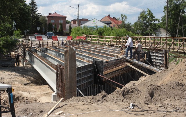 W gminie Skaryszew trwa remont mostu i drogi wojewódzkiej numer 733.