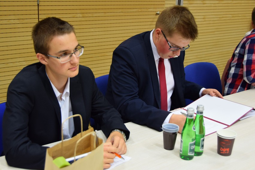 Parlament Dzieci i Młodzieży obraduje. Podpisano umowę   