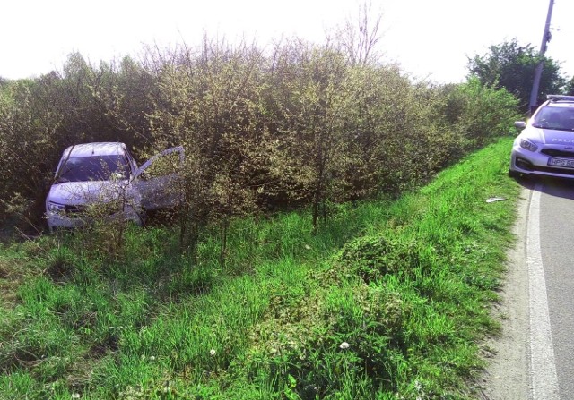 Gorzów w gm. Chełmek. Sprawca kolizji uciekł z miejsca zdarzenia. W chwili zatrzymania był nietrzeźwy