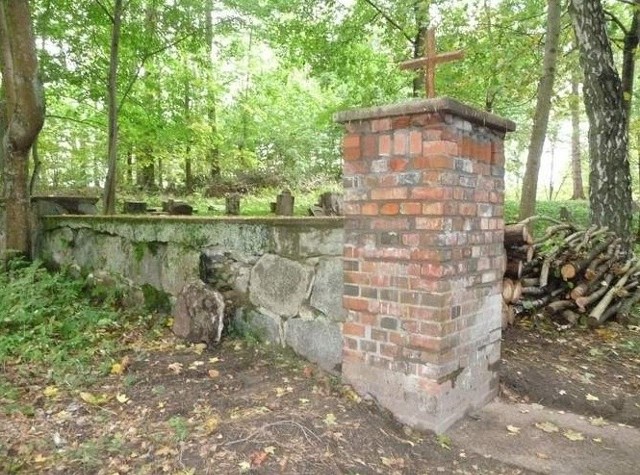 Uporządkowano teren dawnego cmentarza w Maszewie.