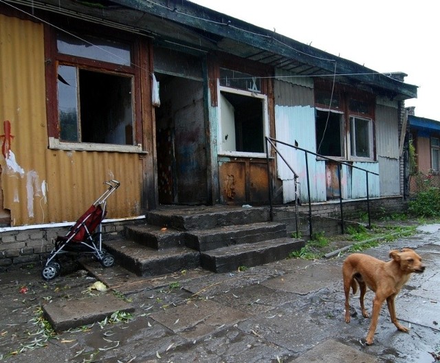 Sandomierskie "baraki&#8221; to obraz nędzy. Wiele razy dochodziło tam do pożarów. Według zapewnień władz miasta, niedługo tymczasowe domu, budowane czterdzieści lat temu przestaną istnieć.