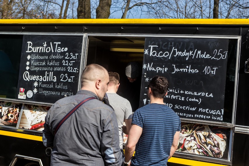 Dąbrowa Górnicza: w weekend wielki zlot food trucków na placu Wolności 