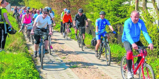 Sezon rowerowy w gminie Sianów otworzył rajd z miejscowości Mokre do Suchej Koszalińskiej. Na finał sezonu tę samą trasę rowerzyści pokonają, startując z Suchej. Dla wielu z nich tak naprawdę sezon rowerowy trwa niemal przez okrągły rok