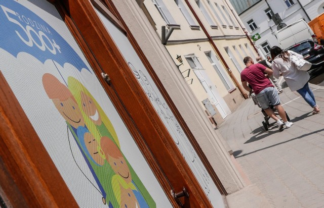 Dodatkowe 500 plus dla osób, które pracują. Pojawią się takie postulaty!. Skorzystać na zmianach miałyby głównie osoby pracujące. Czy pracujący dostaną dodatek 500 plus? Oto szczegóły!WIĘCEJ NA KOLEJNYCH STRONACH>>>