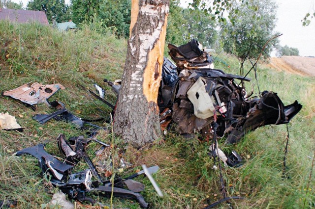 6 sierpnia. Rozbite bmw niedaleko Krasnopola na drodze Suwałki-Sejny.