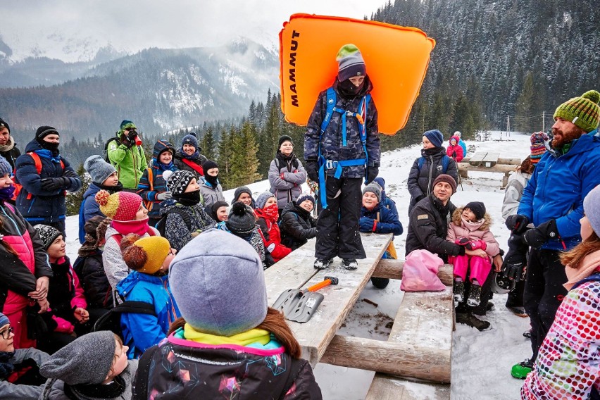 Tatry. Tutaj uczą jak zachować się, gdy zejdzie lawina w górach [ZDJĘCIA]