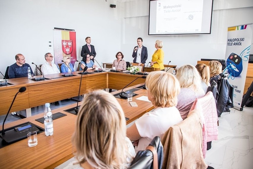 Małopolska. Pomocna dłoń zawsze przy Tobie. Zapisz się do projektu Tele-Anioł 