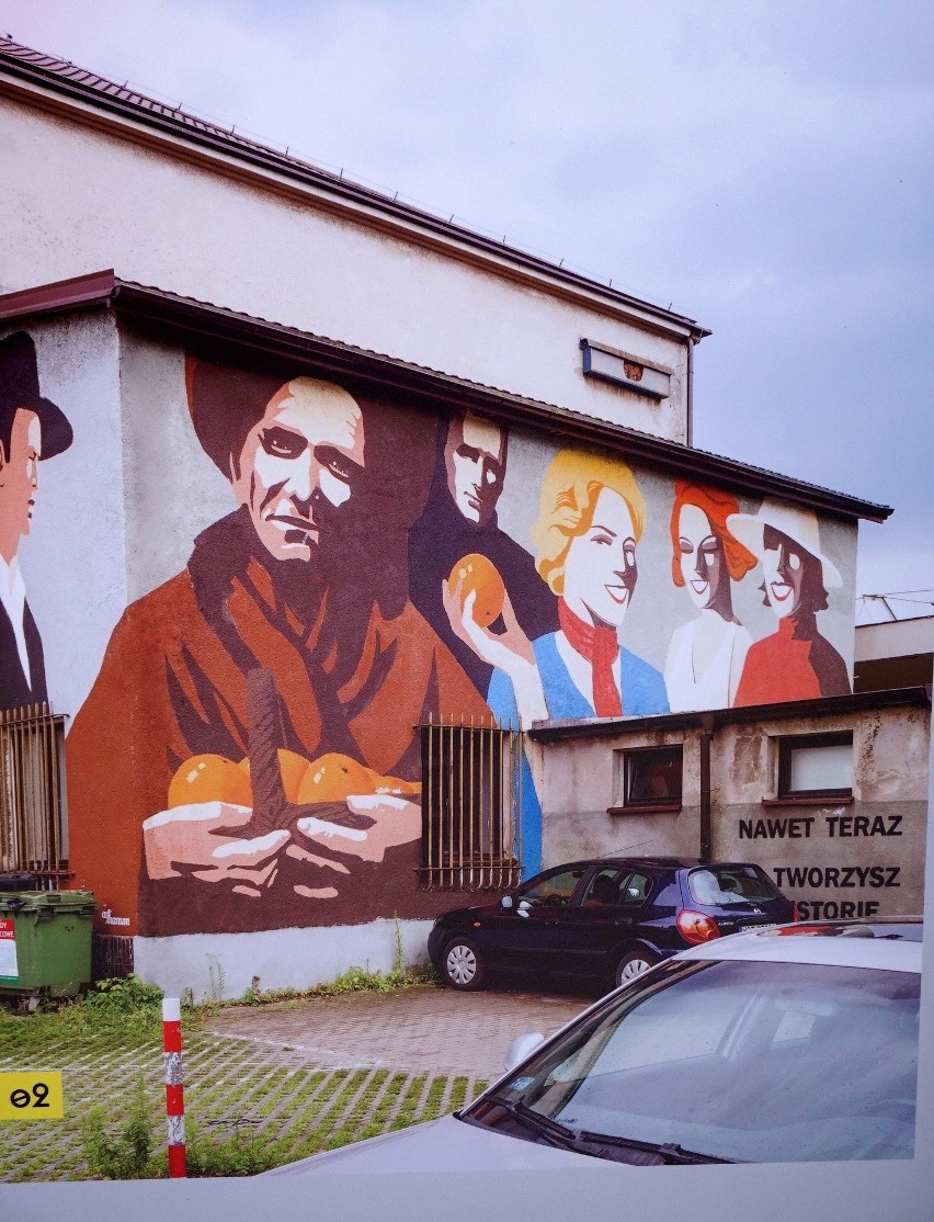 Murale opowiadają polsko-żydowską historię. Plenerowa wystawa „Pełno ich nigdzie” na pl. Teatralnym w Lublinie