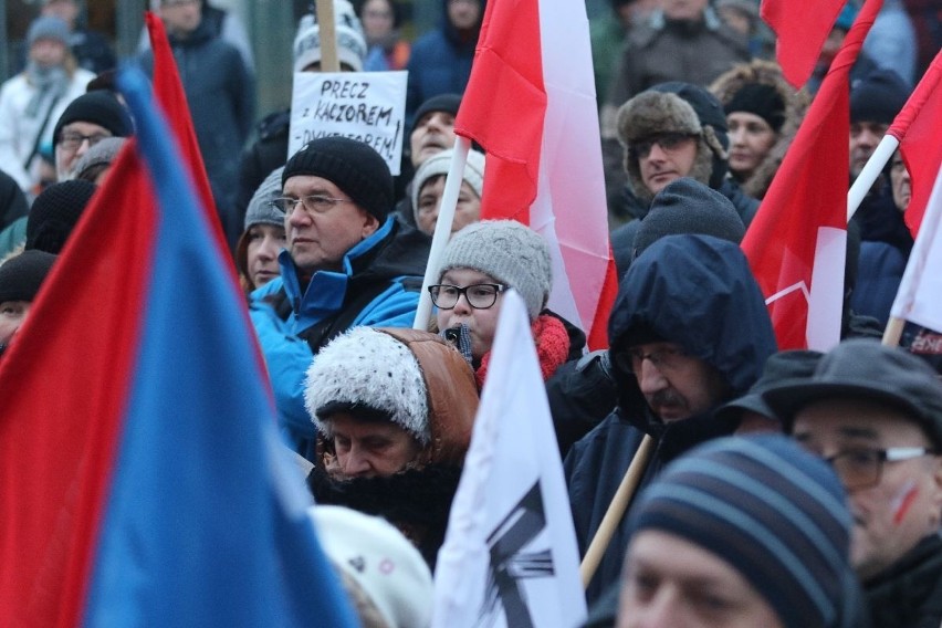 Protest w Kielcach przeciwko rządowi: -  To już przechodzi wszelkie granice