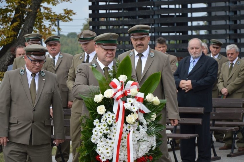 W Michniowie otwarto niezwykłąd Drogę Krzyżową, ufundowaną przez leśników (Zobacz film i zdjęcia)