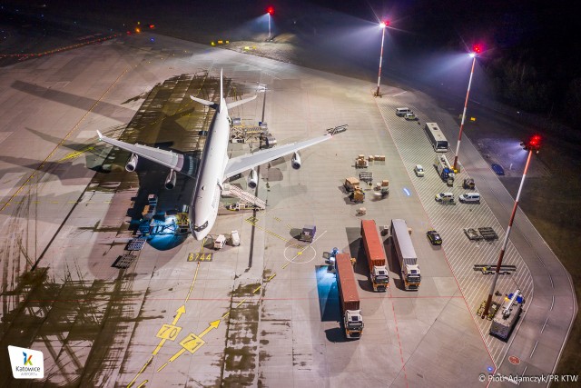 To na lotnisku im. Wojciecha Korfantego w Pyrzowicach lądować będą samoloty z pomocą humanitarną dla UkrainyZobacz kolejne zdjęcia. Przesuwaj zdjęcia w prawo - naciśnij strzałkę lub przycisk NASTĘPNE